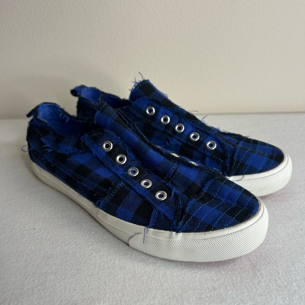 Corkys women’s 8 Blue Plaid Sneakers
